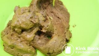 Blonde babe combs her hair with poop