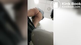 Old man wiping - Velho limpando o cu