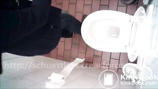 blond pooping on spy cam