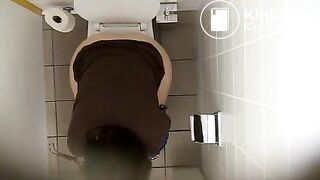 Woman pooping - video 5