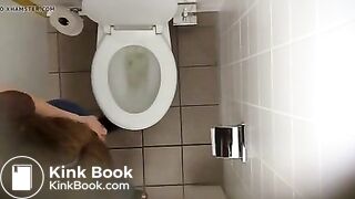 Woman pooping - video 5