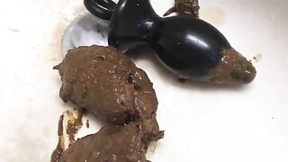 Perfect scat pig. I want her shit into my mouth!