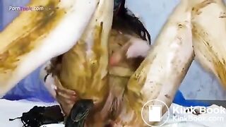 sexy Russian pooping and peeing - video 6