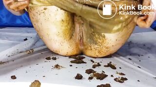 sexy Russian crapping and pissing