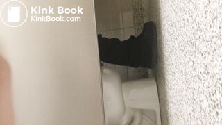 Voyeur pooping - video 8