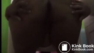 Ebony Shitting - video 6