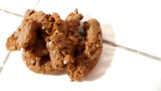 NICE ASS GIRL SHITTING