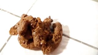 NICE ASS GIRL SHITTING