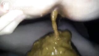 SCAT COUPLE,, SHITTING EXPLOSIVE DIARRHEA IN HIS ENTIRE FACE