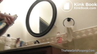 beautiful ass pooping in toilet