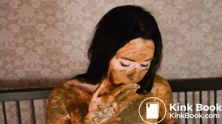 gorgeous naked Russian girl pooping and masturbates