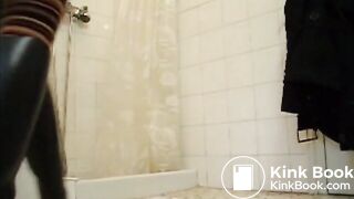 Sexy Girl Pooping - video 2