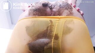 Shit Bulge In Yellow Nylon Tights