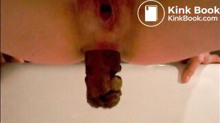 Woman pooping into bathtub - video 2