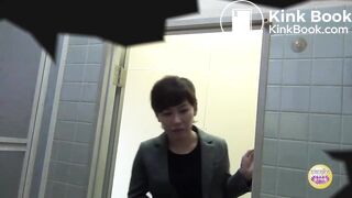 Japanese Girls Poop on Balcony 2/3