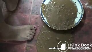 Diarrhea shat from woman onto plate