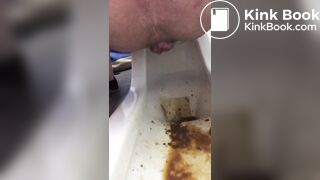 School toilet shiiting