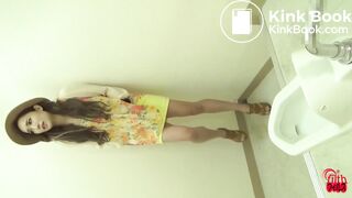 Japanese Girl Shitting