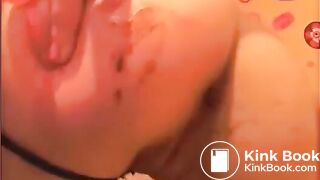 Hot blonde babe diloing her tight butthole