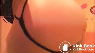 Hot blonde babe diloing her tight butthole