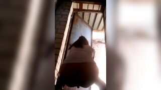 espanol girl pooping