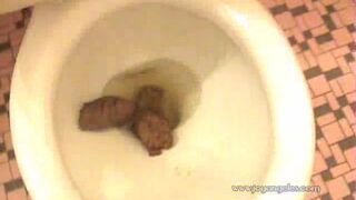 Queen of wide turds pooping again for us
