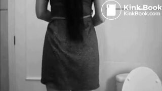 Girl pooping and farting 4