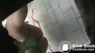 Pooping girls - video 3