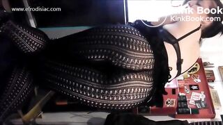 Girls Pooping - video 12