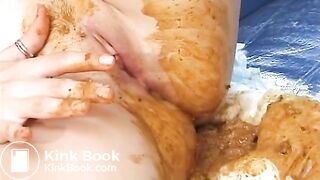 MILF shitting yellow poop from tight butthole