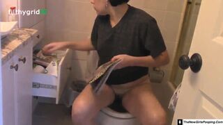 sexy woman shitting and pissing