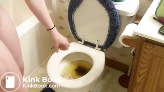 girl shitting in toilet - video 2
