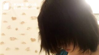 girl shitting in toilet - video 2