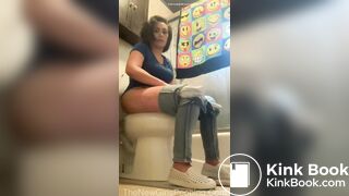sexy teen toilet pooping