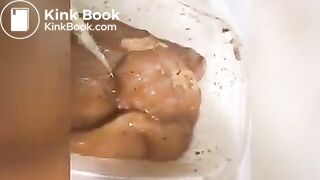 Black girl has the shits at work