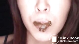 Japanese girl public scat face