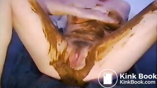 German Girl shitting & smearing