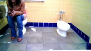 Hidden Camera catch a girl pooping on a public toilet