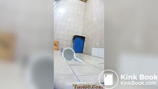 voyeur chinese toilet pooping and pissing