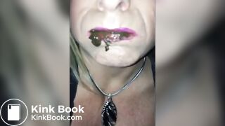 Comendo merda em banheiro público parte 3