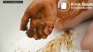 hot brit scat girl play wit fresh shit