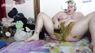 Chubby little girl shitfucks her pussy