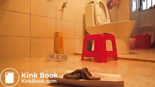 Chinese girl pooping_06