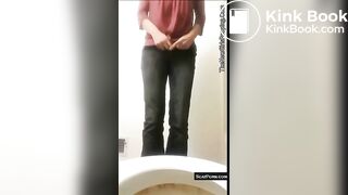 messy ass girl shiting