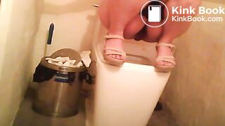 A girl is taking shit in weird position