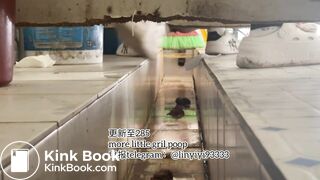 High-quality girls pooping in the toilet 5