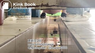 High-quality girls pooping in the toilet 6