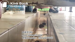 High-quality girls pooping in the toilet 6