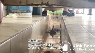 High-quality girls pooping in the toilet 6