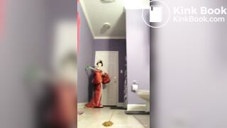 Ebony taking a sloppy wet soft poop